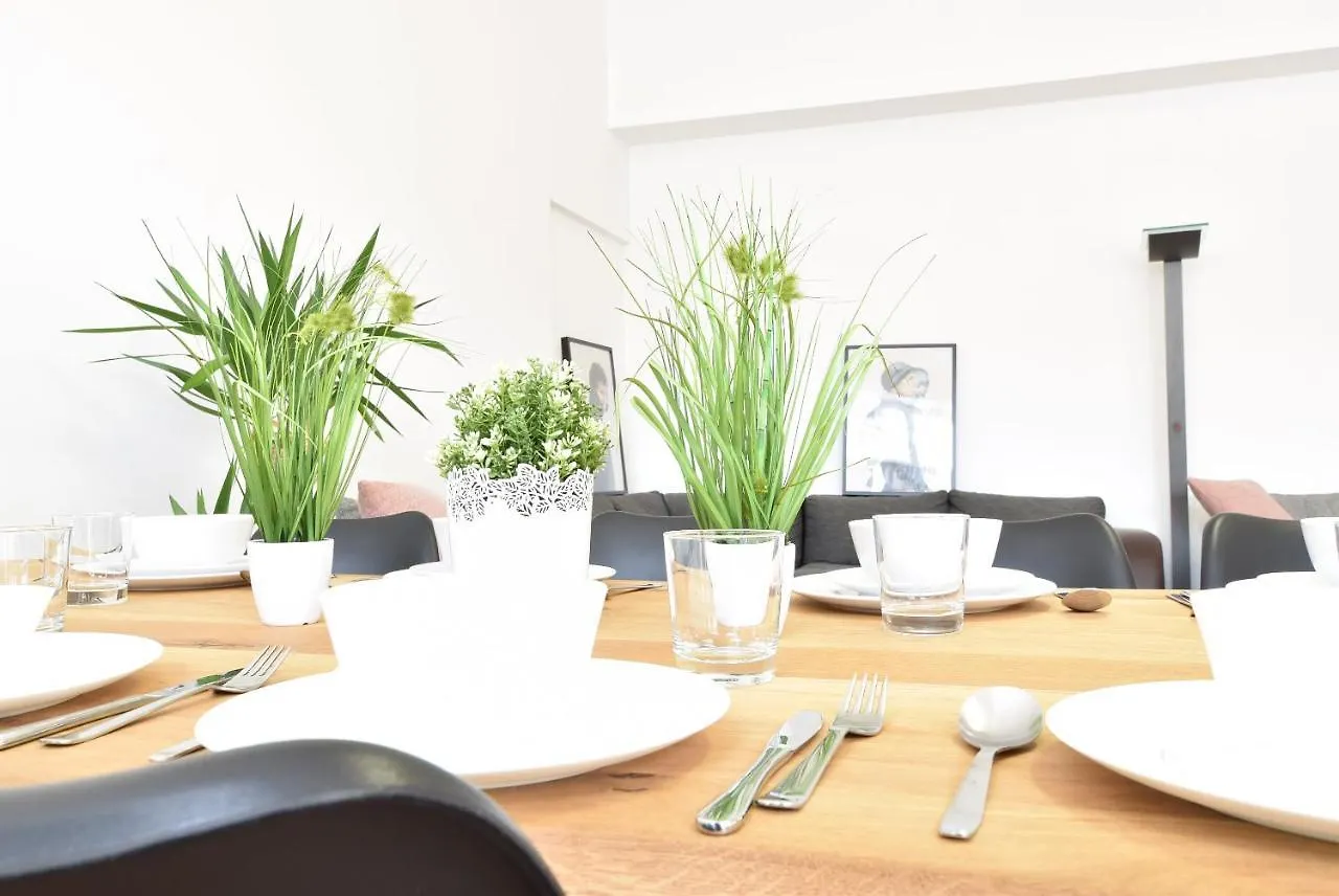 Riesiges Zentrales Apartment Mit Parkplatz Ίνσμπρουκ