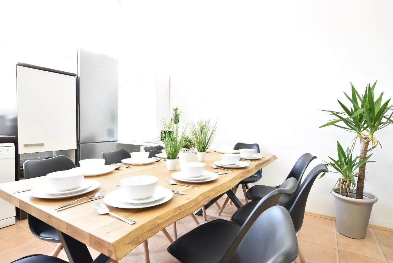 Riesiges Zentrales Apartment Mit Parkplatz Ίνσμπρουκ 0*,  Αυστρία