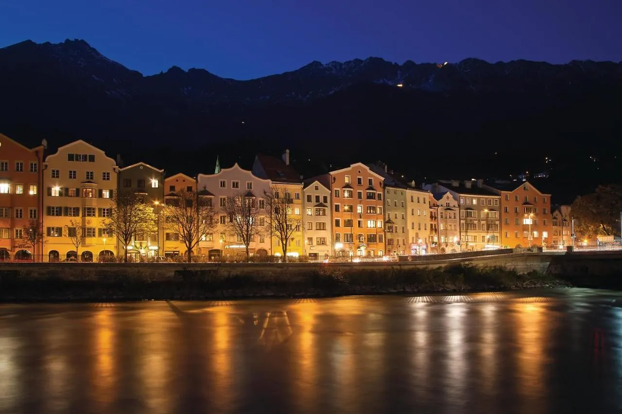 Riesiges Zentrales Apartment Mit Parkplatz Ίνσμπρουκ